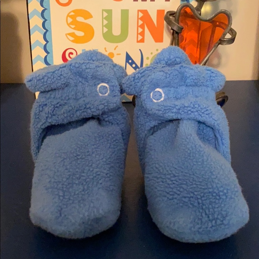 Zutano periwinkle booties.